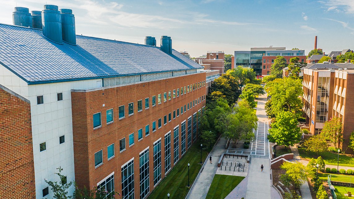 CHANCE UNCG: Una puerta a la educación superior para los jóvenes latinos CHANCE UNCG: Una puerta a la educación superior para los jóvenes latinos