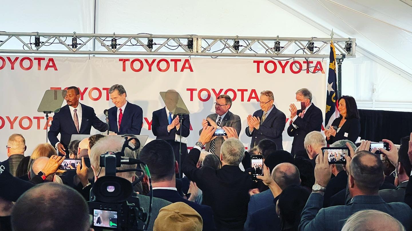 Toyota desembarca en Carolina del Norte para crear puestos de trabajo y apostar por energía limpia Toyota desembarca en Carolina del Norte para crear puestos de trabajo y apostar por energía limpia
