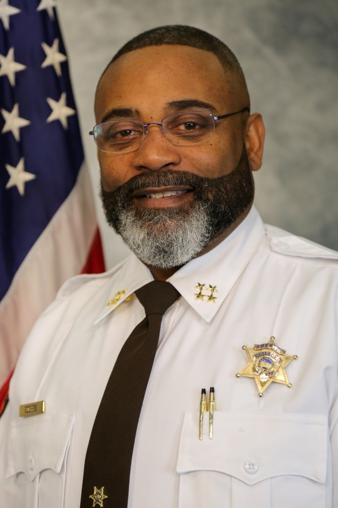 Dos oficiales disputan al Alguacil Rogers la nominación demócrata en las primarias de mayo Dos oficiales disputan al Alguacil Rogers la nominación demócrata en las primarias de mayo