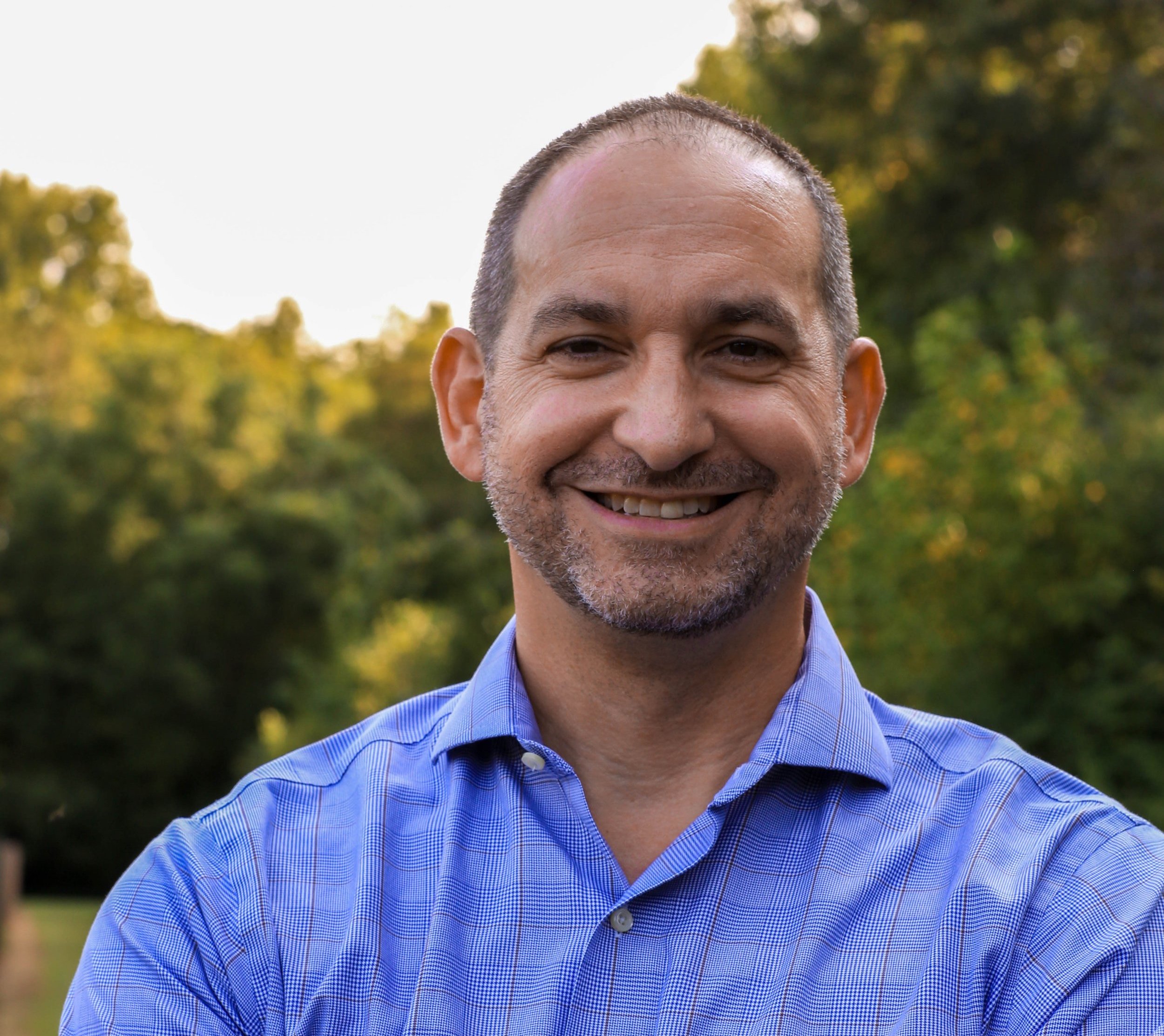 Latino Gabriel Esparza propone mejorar el acceso al capital para pequeños empresarios, en su carrera a la Tesorería de Carolina del Norte Latino Gabriel Esparza propone mejorar el acceso al capital para pequeños empresarios, en su carrera a la Tesorería de Carolina del Norte