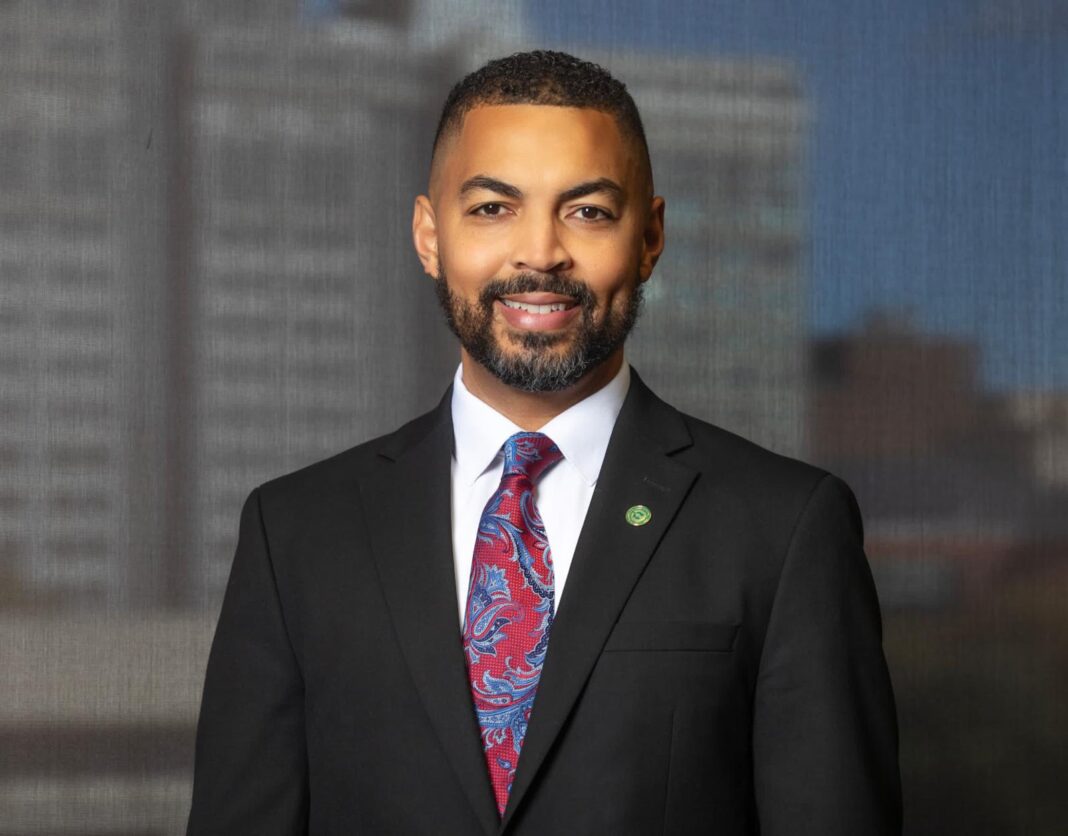 Nathaniel Davis, Gerente de la ciudad: Estoy comprometido con el crecimiento y prosperidad de Greensboro Nathaniel Davis The City Manager